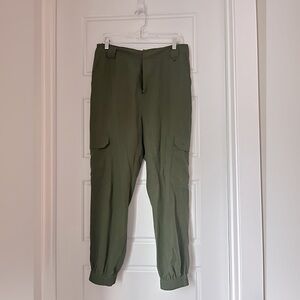 Army green cropped pants, sz L